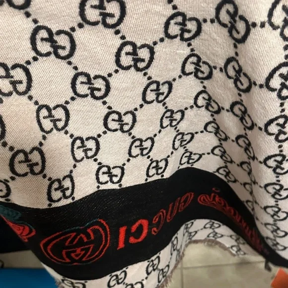 🤩 NWT Gucci Black and Tan reversible Red and Green Logo Scarf - Picture 3 of 6